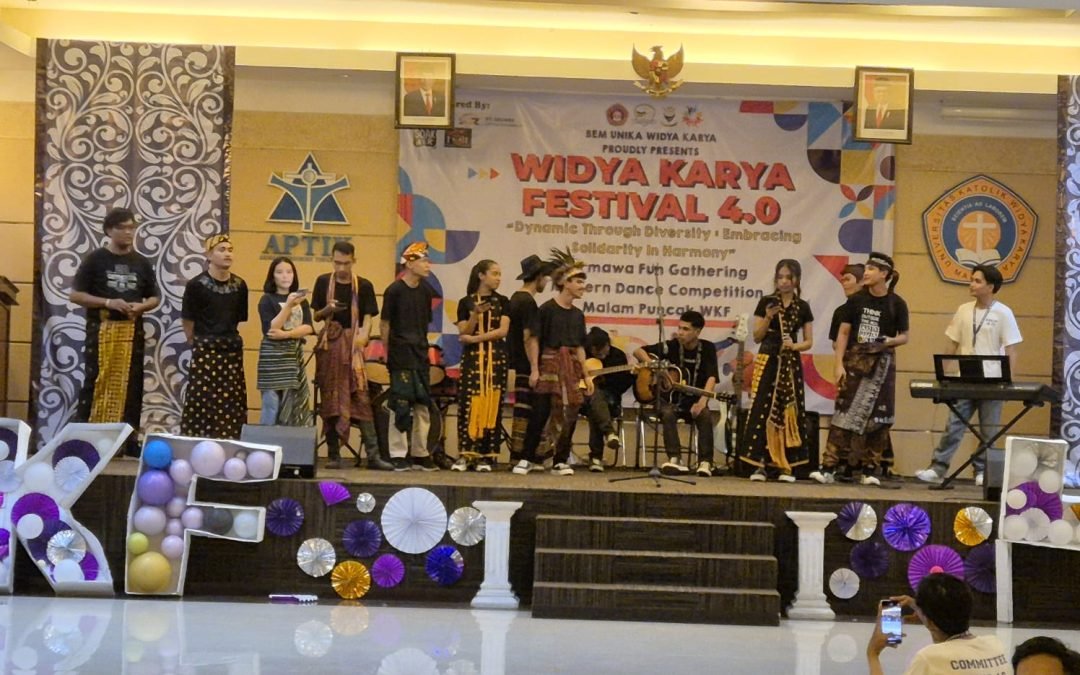 Penampilan Fakultas Teknik di Widya Karya Festival 2024
